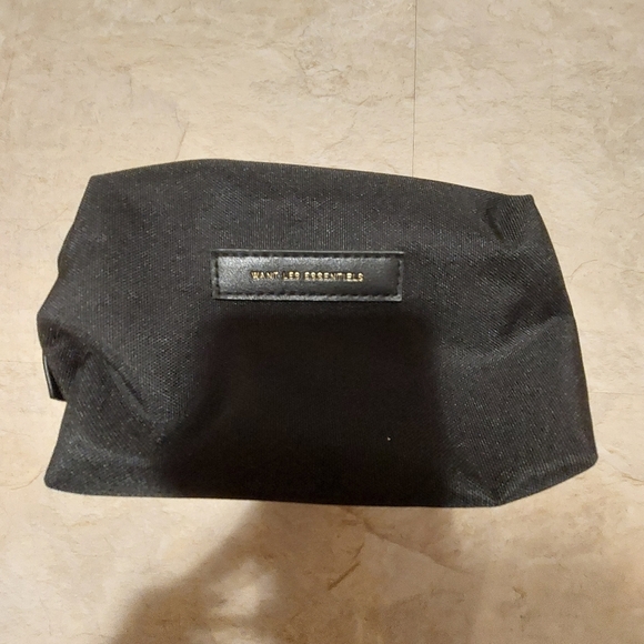 Want less  essential make up bag - Picture 1 of 3